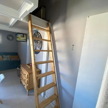 A A 100m De La Apartment *