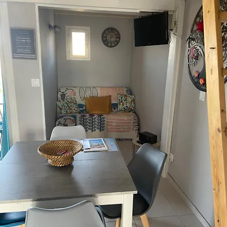A A 100m De La Apartment *