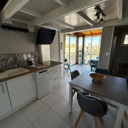 Apartament A A 100m De La